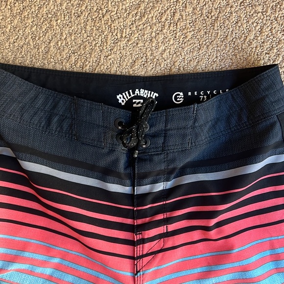Billabong boys swim trunks size 25 - Picture 2 of 5